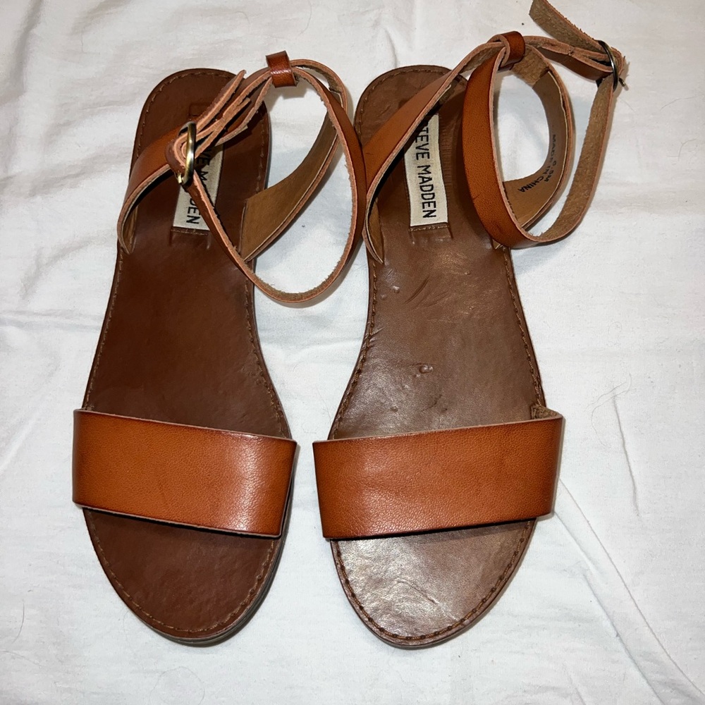 Steven Madden flat leather sandal